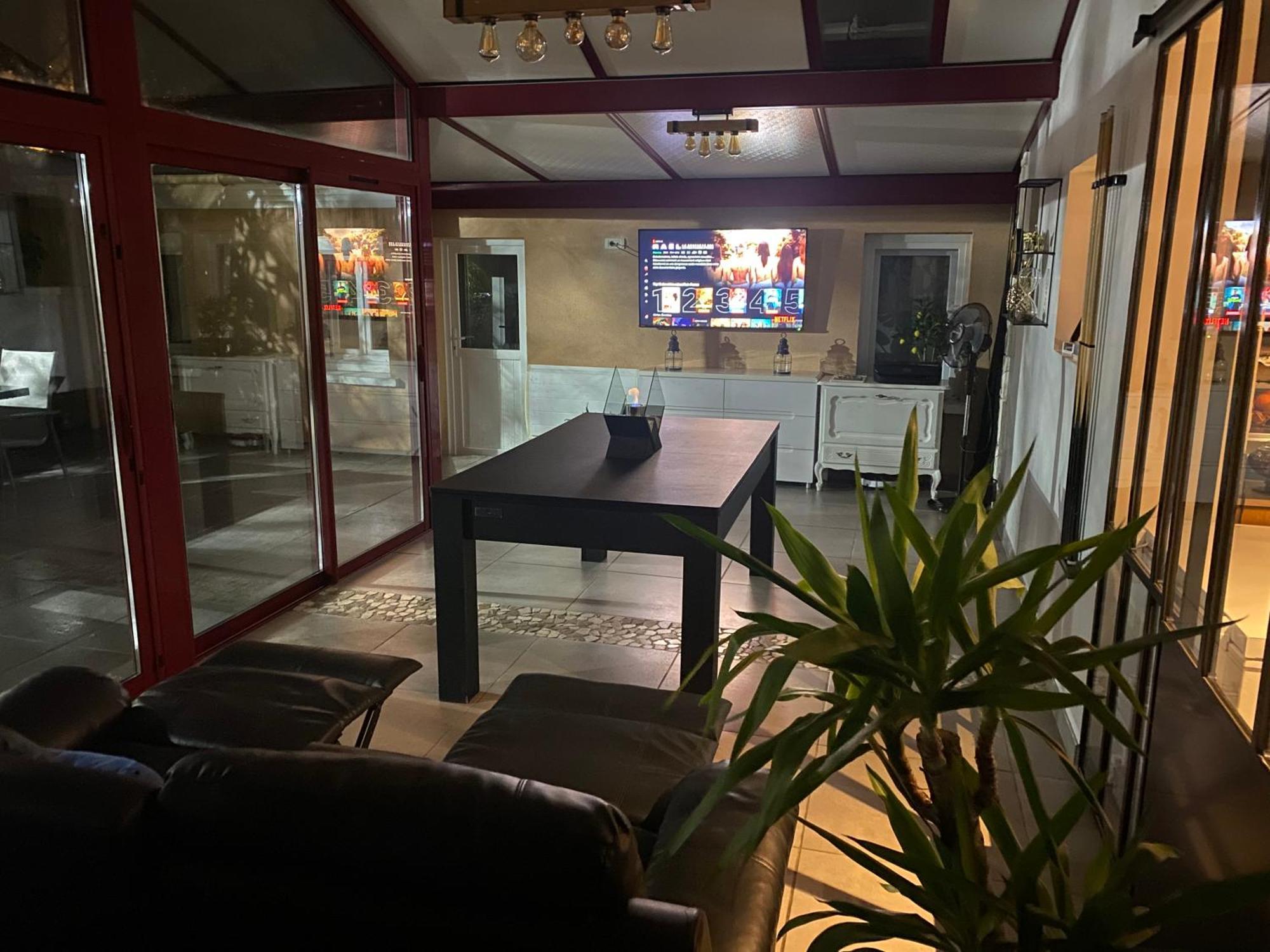 Dependance Avec Billard A Proximite Zenith Rouen Hotel เลอ กรอง-กิวิญ ภายนอก รูปภาพ